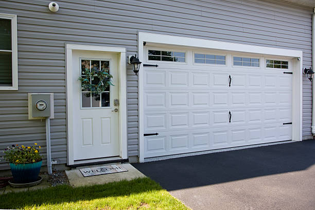 24/7 Emergency Garage Door Panel Replacement experts in Blue Mountain, MS